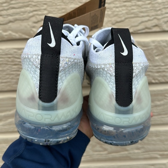Nike Air Vapormax 2021 FK Flyknit White Black GS 6.5Y - Picture 6 of 8